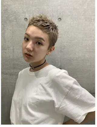 ショート Kro ハイトーン×ブリーチのヘアスタイル