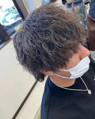 ショート パーマ メンズ 峯 渉人のヘアスタイル