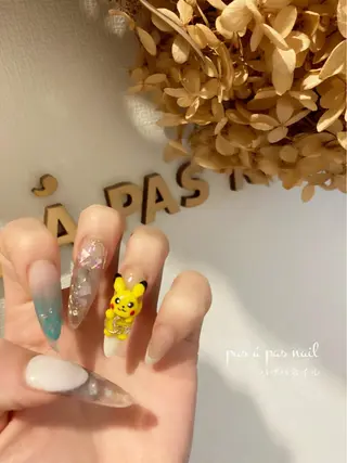 ロング ネイル Yakko pas á pasのネイルデザイン