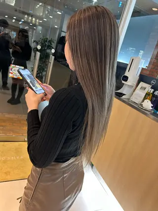 ロング カラー 🍀透明感抜群🍀/ ハイトーンカラーのヘアスタイル