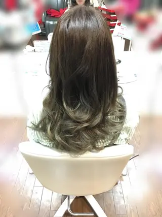 セミロング カラー GLAD 萩原のヘアスタイル
