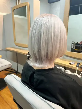 ショート ✨ハイトーン✨透明感 ✨生神　優季のヘアスタイル