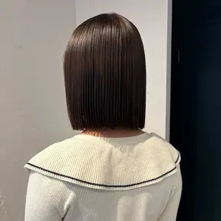 ショート カラー mina / 透明感ベージュカラーのヘアスタイル