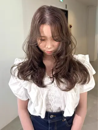 ロング カラー mizuki/ピンク ベージュ.レイヤーのヘアスタイル