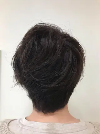 ショート カラー 横田  尚登のヘアスタイル