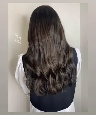 カラー Hair Resort Noble(ヘアリゾートノーブル)所属・オオヤ カナのヘアスタイル