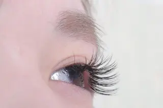 マツエク・マツパ 中野 里咲のヘアスタイル