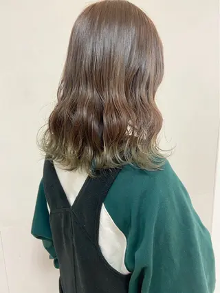 セミロング カラー 艶髪/ハイトーン ️🫧rino🫧のヘアスタイル