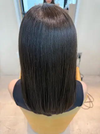 カラー ユン チェウォン NEROのヘアスタイル