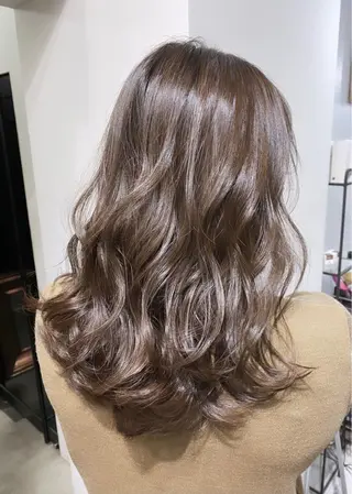 セミロング カラー 👑圧倒的カラー👑 佐々木祐希のヘアスタイル