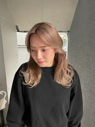 カラー ミルクティーベージュ ブリーチ🖤サヤカのヘアスタイル