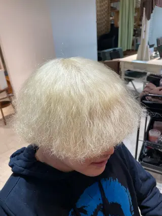 カラー パーマ メンズ emu 新宿所属・ケイト🌙 ブリーチカラーのヘアスタイル