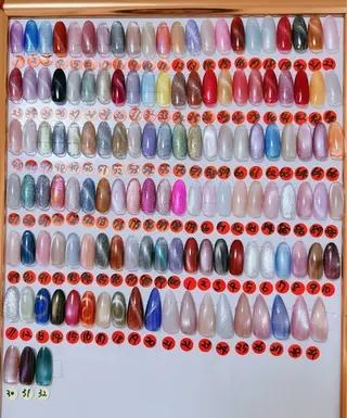 ネイル 高島 夏海のネイルデザイン