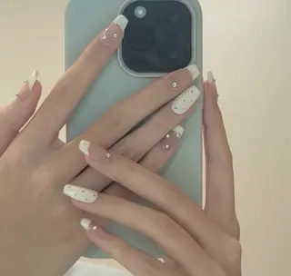 ネイル 長さ出しMORNAIL所属・長出し専門 パーツのネイルデザイン