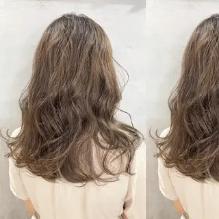 セミロング カラー ツキノキ ミナのヘアスタイル