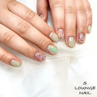 ネイル S LOUNGE NAIL所属・パーツたくさん🍓 SUMIのネイルデザイン
