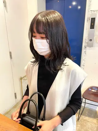 ミディアム カラー MIOベージュカラー 柔らかいカラーのヘアスタイル