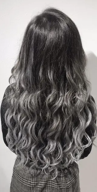 ロング カラー パーマ ヘアアレンジ Device ディバイスのヘアスタイル