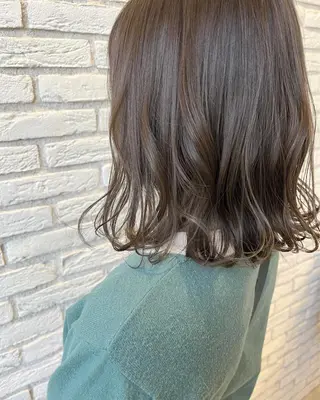ミディアム YURI🐏脱縮毛× くせ毛活かすスタイルのヘアスタイル