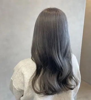 カラー セミロング achieve tillのヘアスタイル