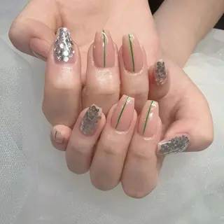 ネイル Fairyフェアリーネイルサロン所属・シズ セキのネイルデザイン