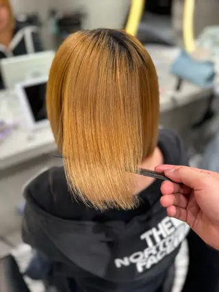 ショート カラー ブリなしWカラー✨️ 髪質改善【タケル】のヘアスタイル