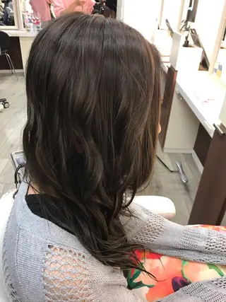 ロング カラー 寺岡 志穂のヘアスタイル