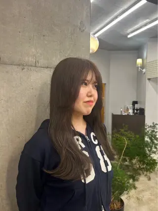 ロング カラー 吉田 菫のヘアスタイル