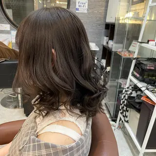 ミディアム カラー 能登谷 泉稀のヘアスタイル