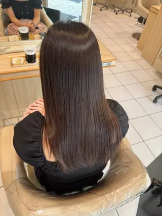 ロング Notoミルクティー グレージュカラーのヘアスタイル