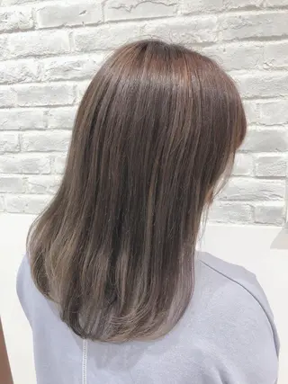 セミロング 関 彩花のヘアスタイル