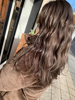 セミロング カラー yoshi （髙橋）のヘアスタイル