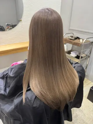 カラー miloc minamiのヘアスタイル