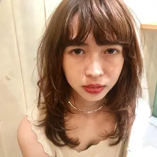 セミロング カラー スナコザワ レナのヘアスタイル