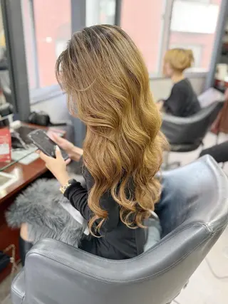 ロング 💎馴染むエクステ ×カラーTOMO💎のヘアスタイル