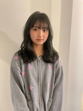 セミロング カラー 渋谷 留菜のヘアスタイル