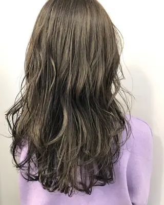 ロング カラー 岡田 拓也のヘアスタイル