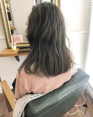 ロング カラー 江原 彩華のヘアスタイル