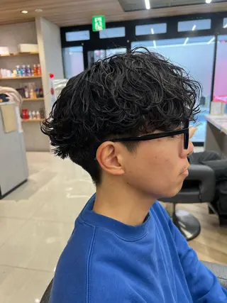 ミディアム パーマ メンズ 🪐メンズ特化 ヤマクラ　タイキのヘアスタイル