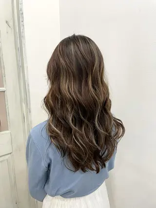 セミロング 白いハイライト🤍 タナカリョウスケのヘアスタイル