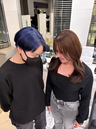 カラー ベージュ／ブラウン/ ナチュラルレイヤーのヘアスタイル