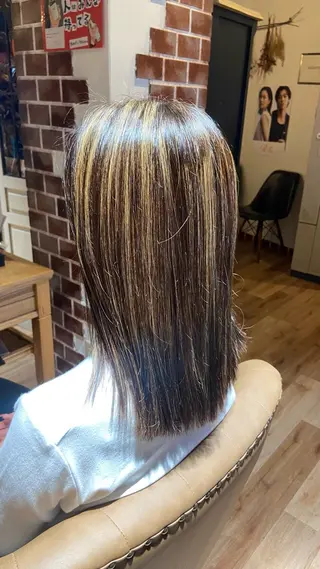 セミロング 梶 瑞希のヘアスタイル