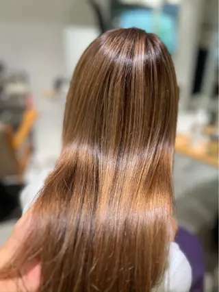 カラー UNBIRTHDAY Erenaのヘアスタイル