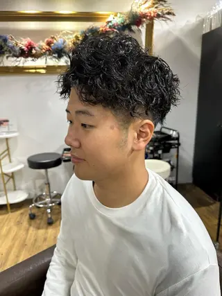 パーマ メンズ ARCANAブリーチ レイヤーカット/原宿のヘアスタイル