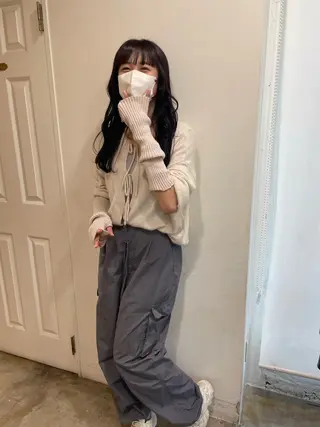 ロング カラー MIOベージュカラー 柔らかいカラーのヘアスタイル