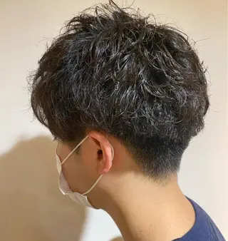 パーマ メンズ 梅田ハイトーン チダ ヒナノのヘアスタイル