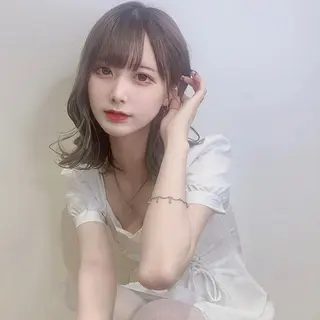 セミロング 美髪/髪質改善 レイヤー/透けカラーのヘアスタイル