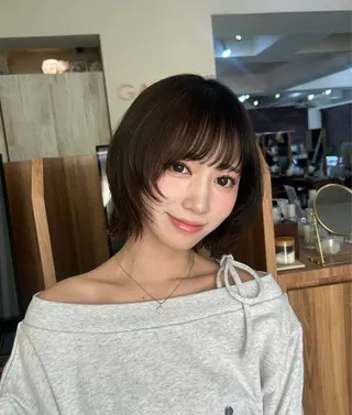 ショート カラー レイヤー/ボブ/透明 感カラー/佐藤奈由のヘアスタイル