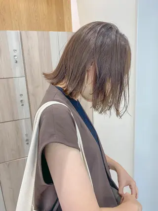 ミディアム カラー THE DAY所属・AKI HASHIMOTOのヘアスタイル