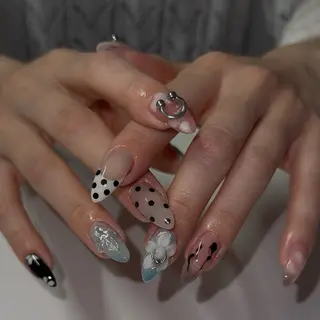 ネイル Sarina ⋆⭒˚のネイルデザイン